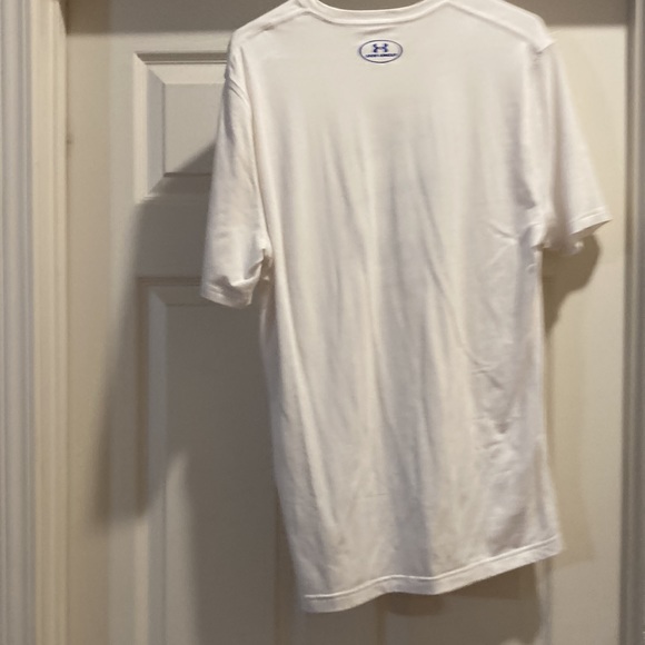 Medium loose fit (used) short sleeve under Armour t shirt - Picture 4 of 8